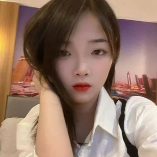 小玉课堂🌱18岁🌸 可亲亲 初下海兼职 头像
